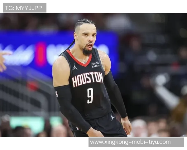 亚当斯称狄龙场下可爱场上却毫不留情甚至肘击自己