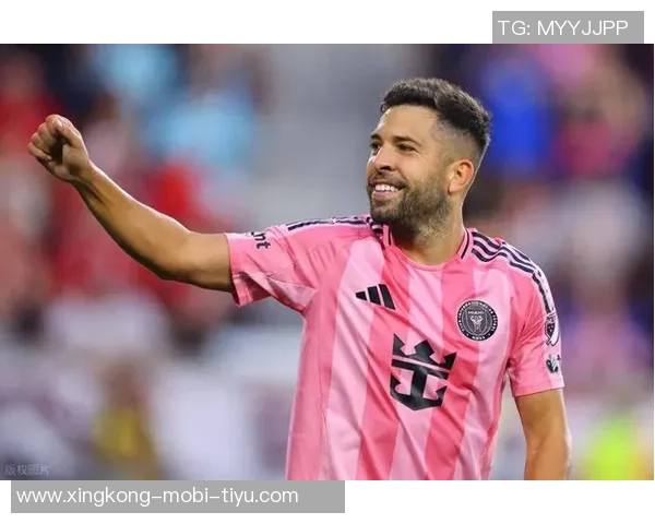 阿尔巴意外宣布退役仅两天前双响并续约至2027年